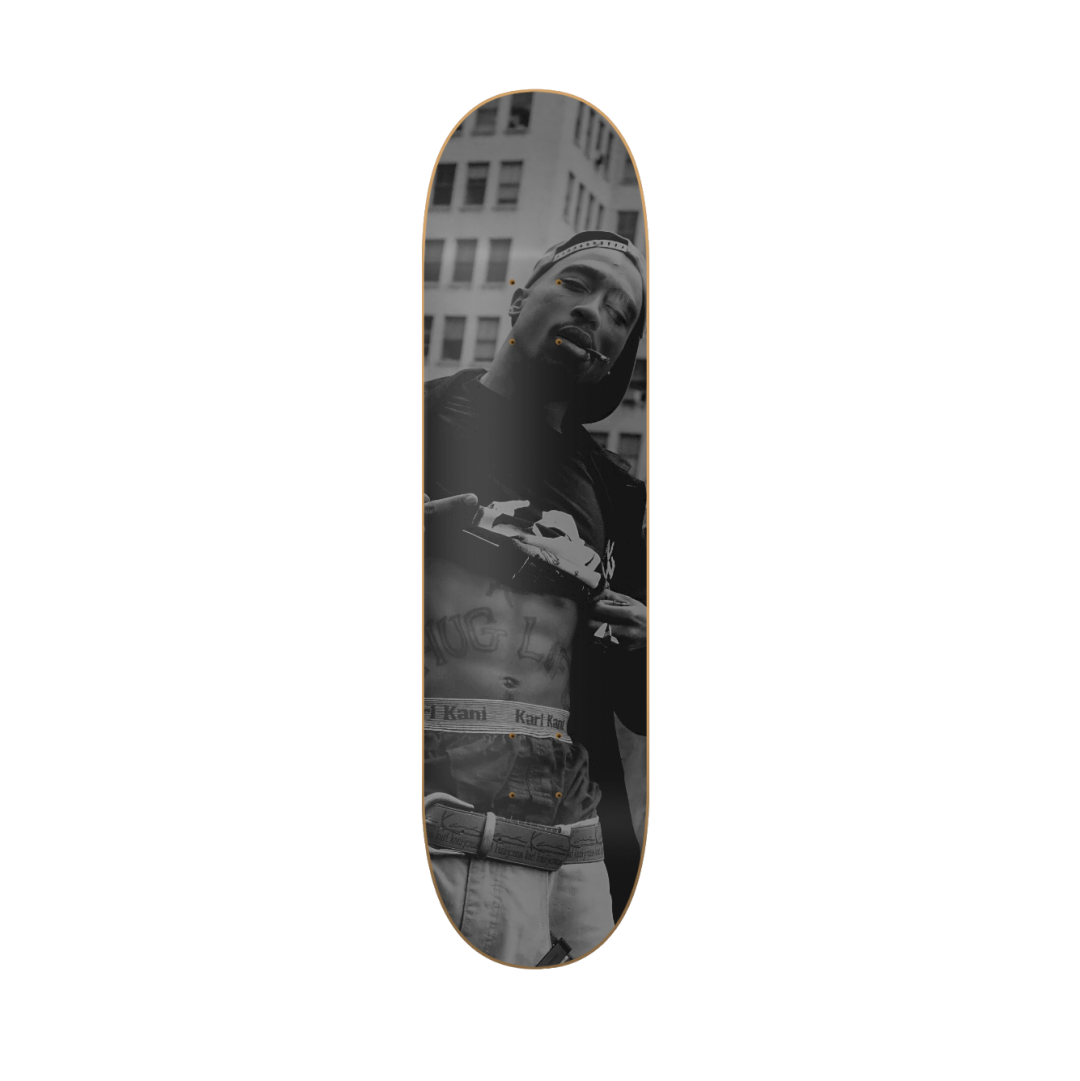 2Pac Tshirt - 2Pac en tabla de skate decorativa vista 2