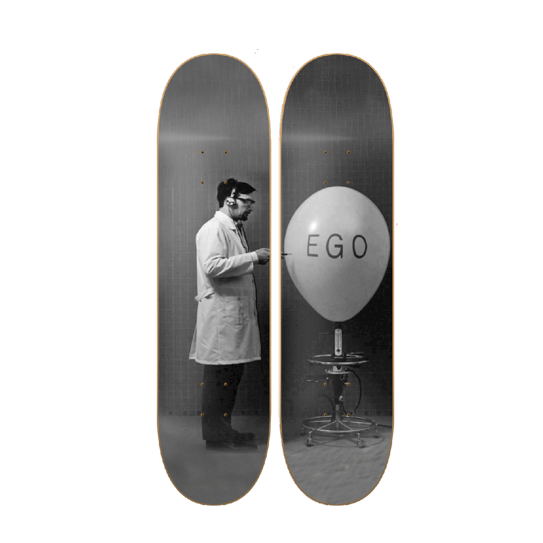 Ego - skate decorativo ilustrado de pared vista 2
